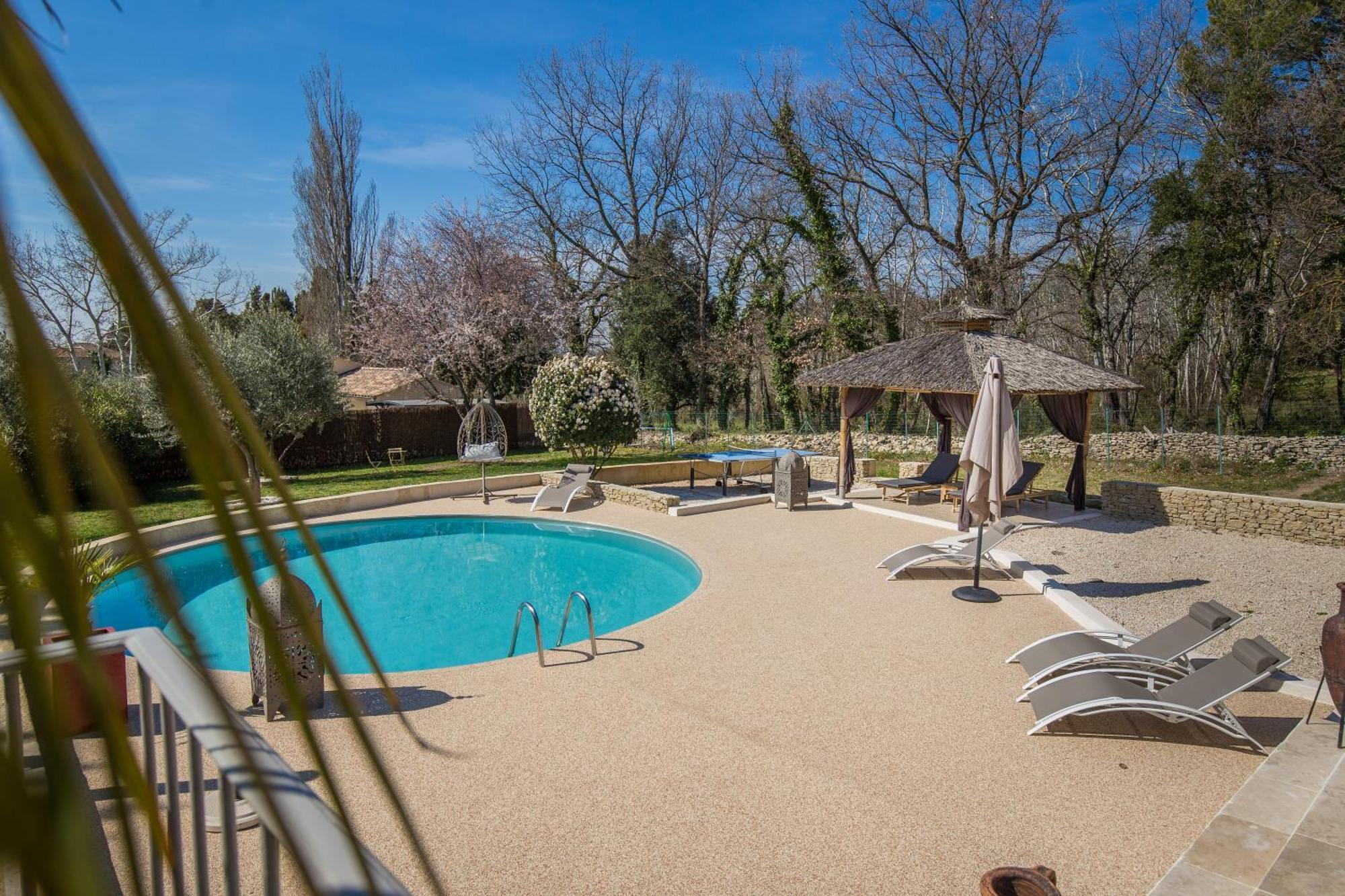 El Sama-In , Piscine Chauffee LʼIsle-sur-la-Sorgue Exterior foto