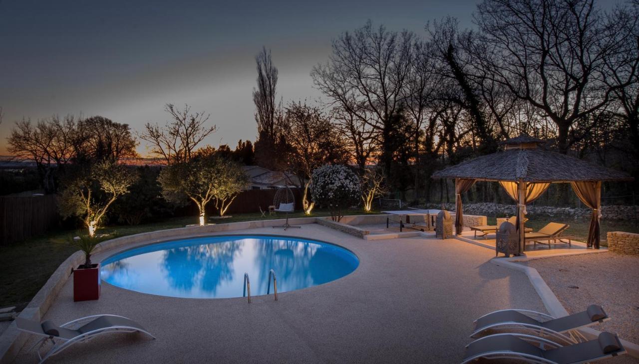 El Sama-In , Piscine Chauffee LʼIsle-sur-la-Sorgue Exterior foto