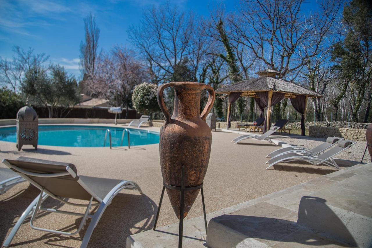 El Sama-In , Piscine Chauffee LʼIsle-sur-la-Sorgue Exterior foto